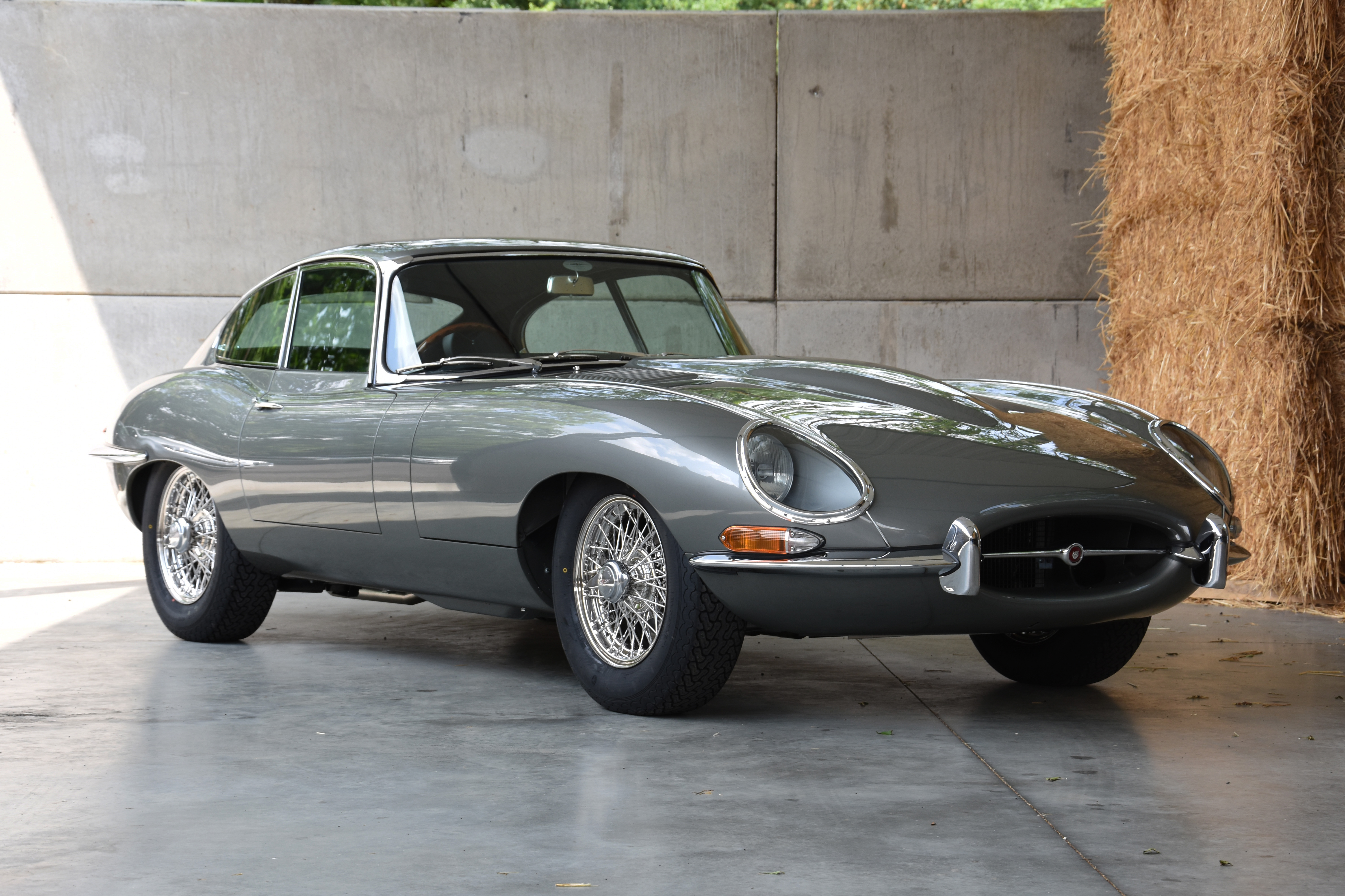 E type new. Jaguar e-Type 1990. Ягуар e Type. Jaguar e Type Restoration. Ягуар“ 1964 года выпуска, e-Type.